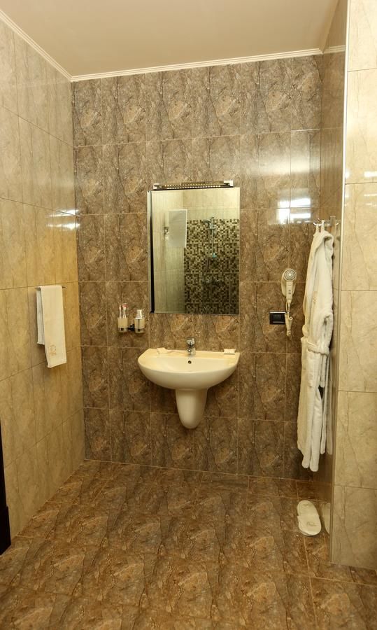 Отель Avan Plaza Hotel Ереван-35