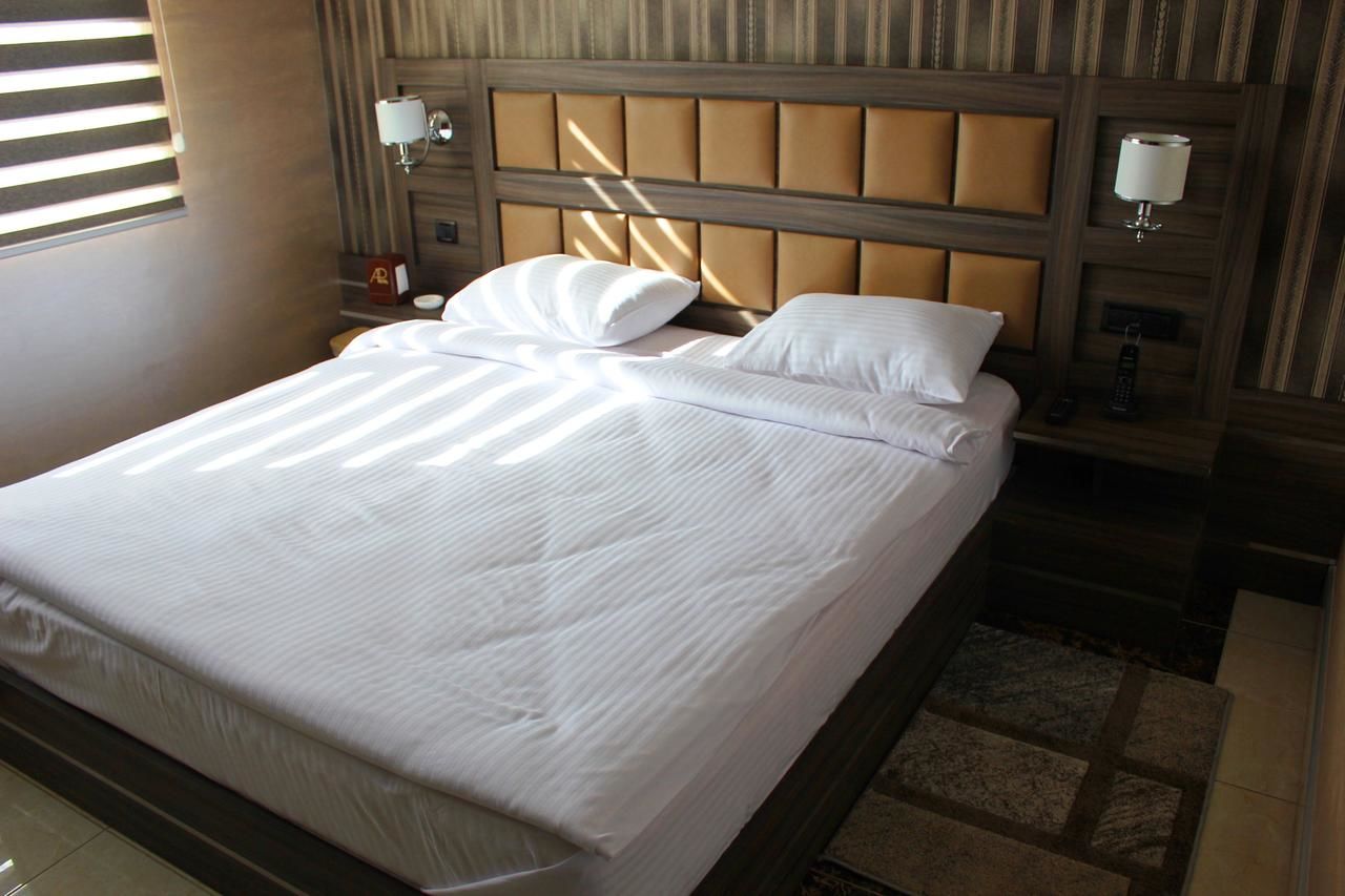 Отель Avan Plaza Hotel Ереван