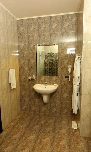 Отель Avan Plaza Hotel Ереван Люкс с сауной-16