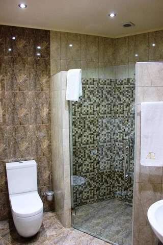 Отель Avan Plaza Hotel Ереван Двухместный номер с 2 двуспальными кроватями-4